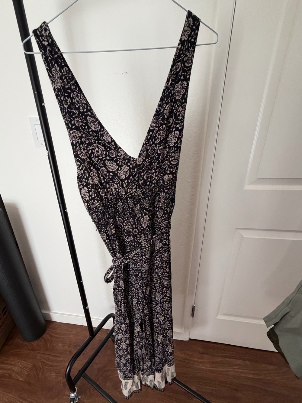 Floral V-Neck Sleeveless Maxi Dress - Black & Cream